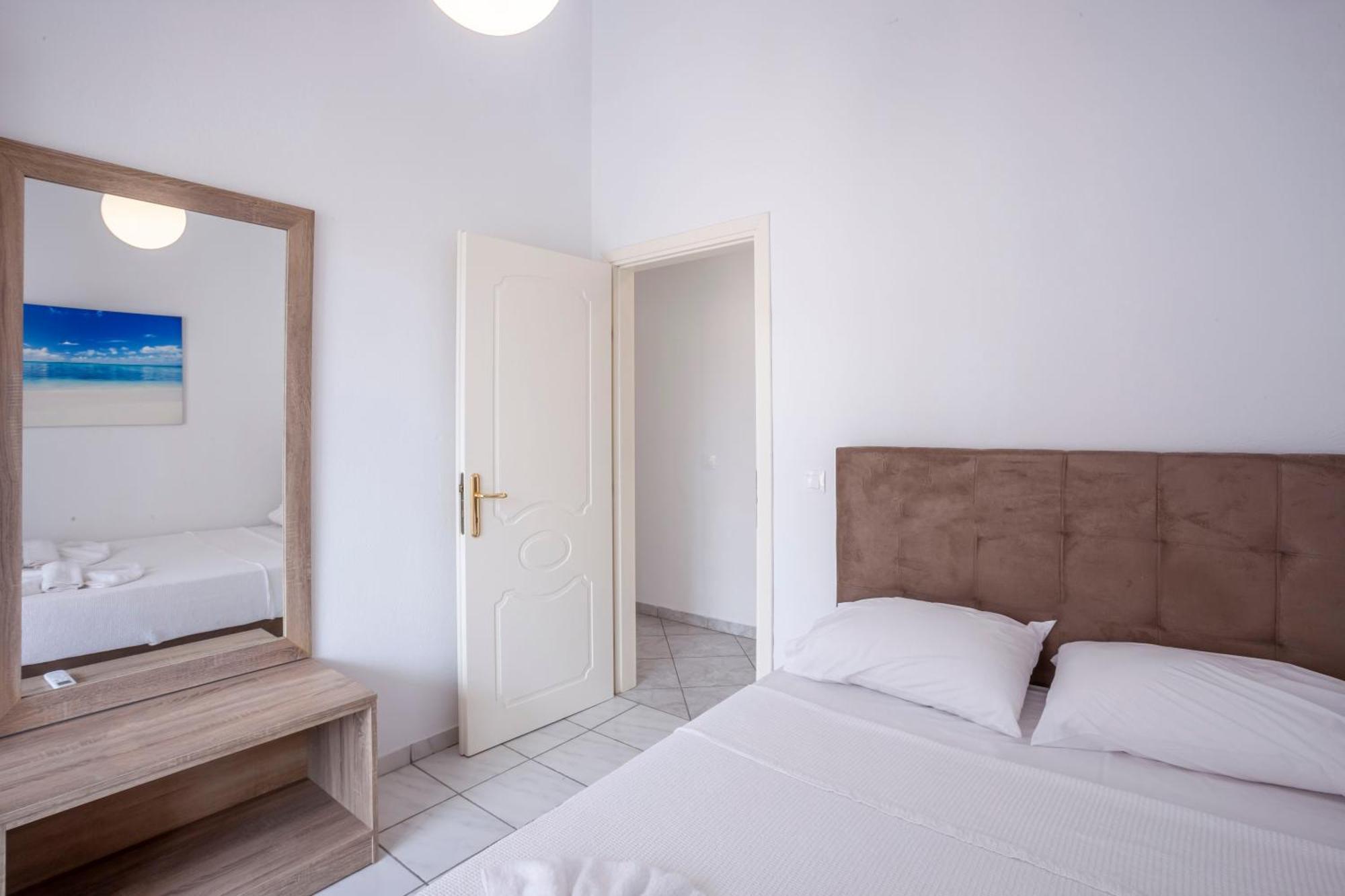 Aris Luxury Apartments Pefkochori Extérieur photo